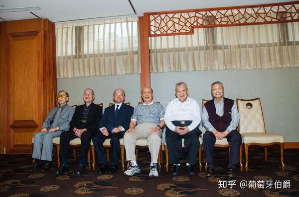 是何许人，也知道我为海军做了什么事，他不用就是不用，毫无根据。晚年左起：前舰长陈庆祥，前海军副总司令