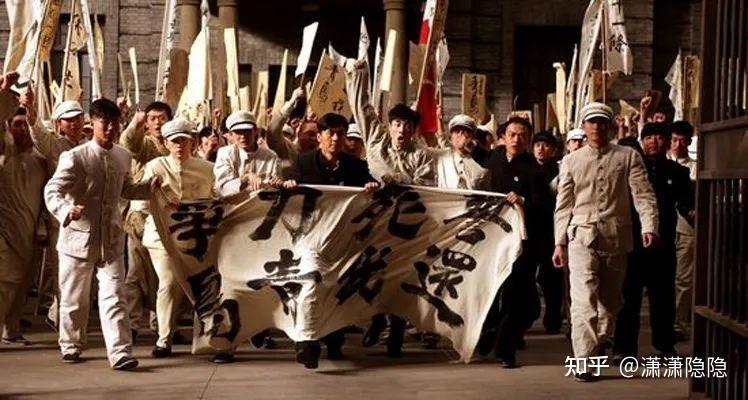 新文化运动,五四运动相继向前,青年学生开始发挥作用.
