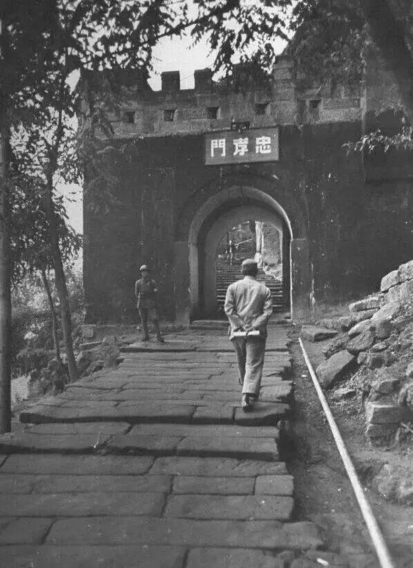 70年代,解放碑还是最高的建筑—老照片上的重庆记忆