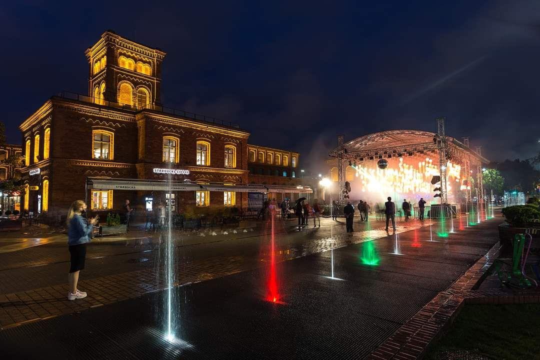 波兰罗兹集市广场周末轻舞节manufaktura