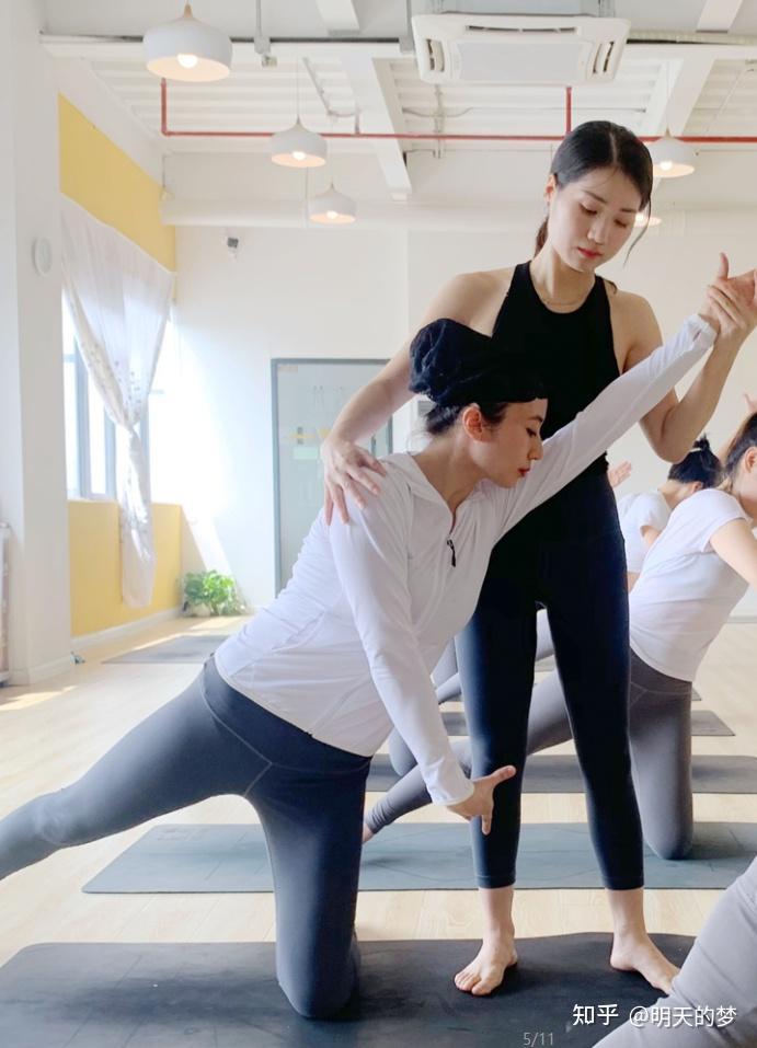 转行当瑜伽教练靠谱吗?如何快速成为一名瑜伽老师?