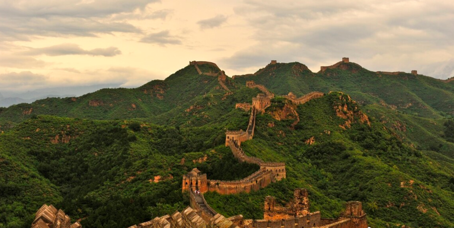 它既有巍峨險峻之處,也有秀麗迷人之景,是中國排名第一的風景名勝區