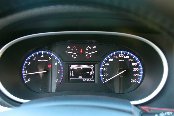 仪表盘的样子转速表胎压页面码数表评价油耗表邮箱和水温中控的样子