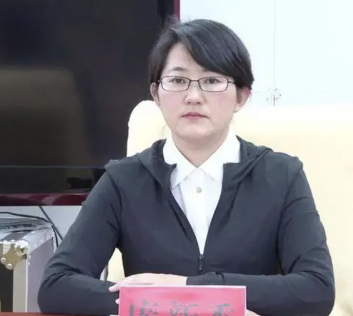 庞新秀被正式起诉后,市委批准了对她的"双开"处分.