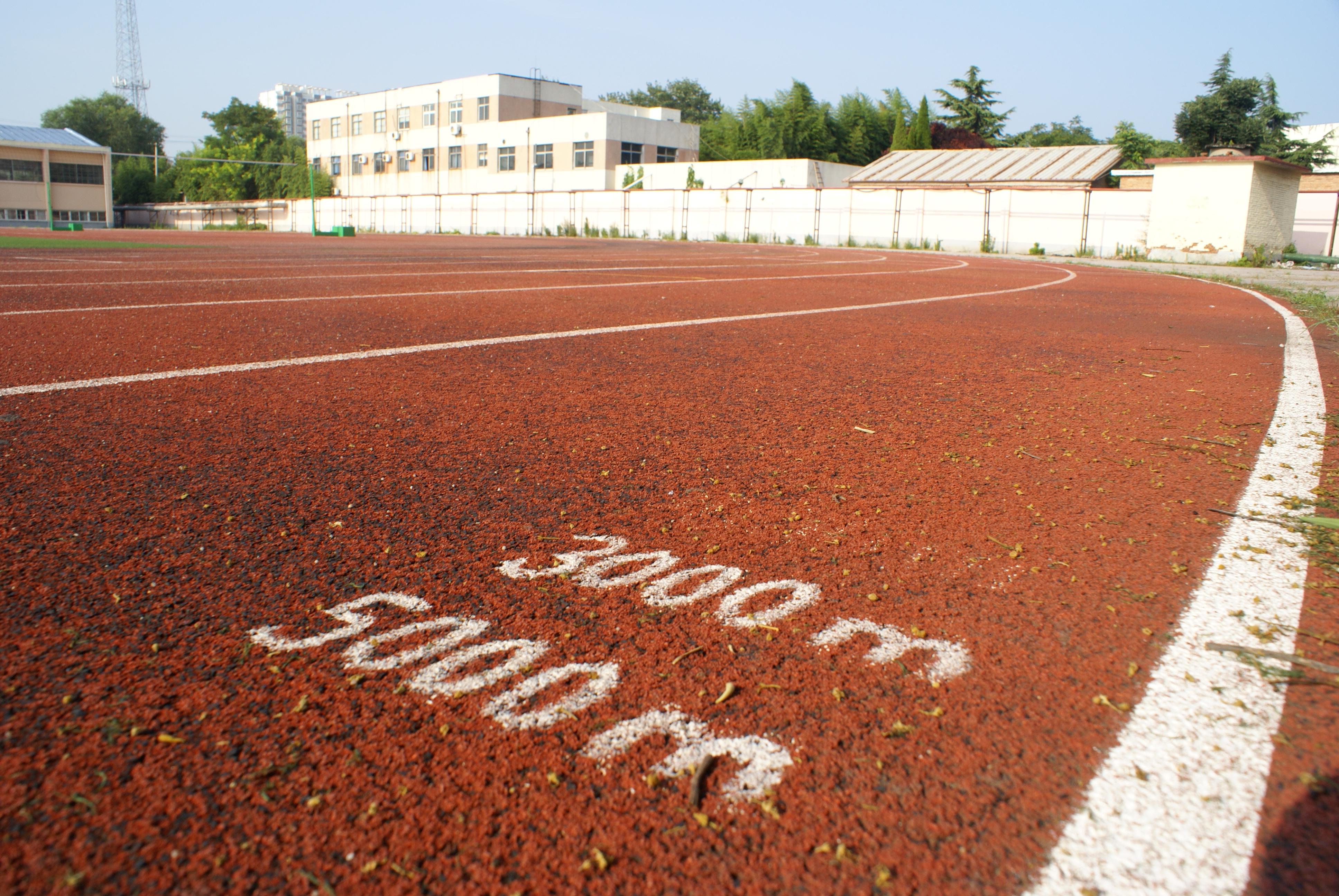 在濮阳市油田第一中学(原中原油田一中)就读是