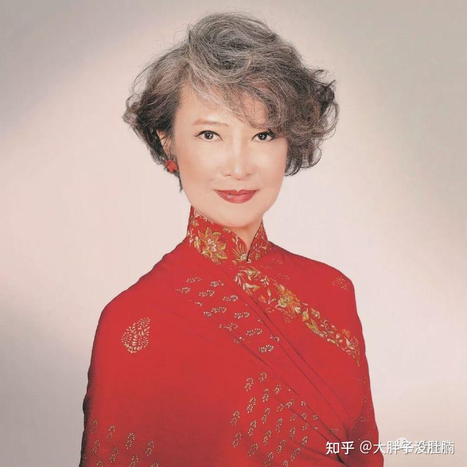 74岁萧芳芳比张曼玉还美两段情史告诉你视野是女人的致胜关键