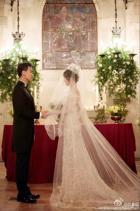 陈紫函戴向宇大婚陈紫函和戴向宇在西班牙圣弗洛伦逖娜