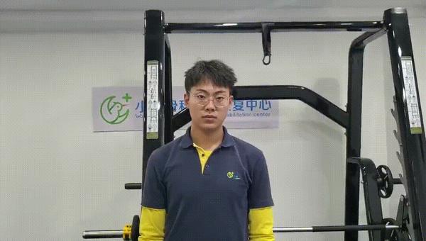 小琢运动康复治疗师李超群示范4.