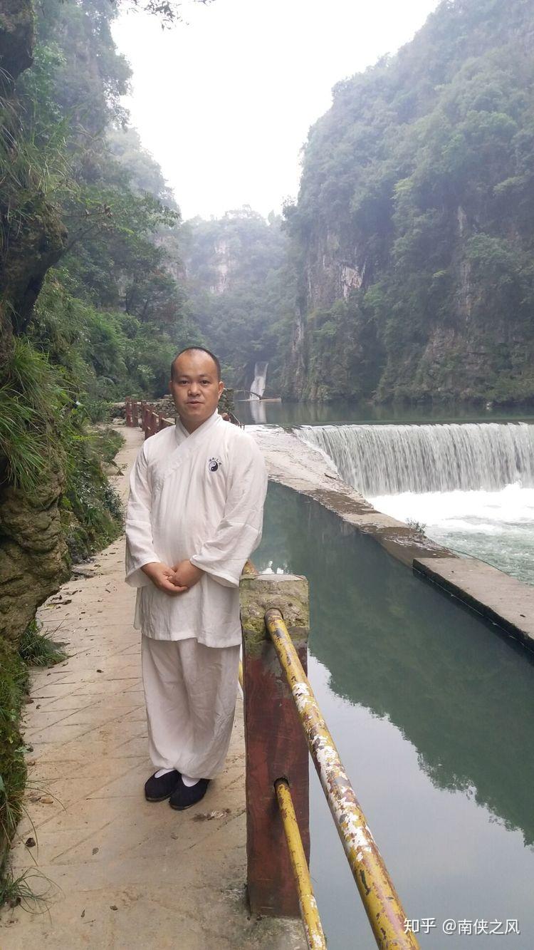 武当自然太极门,是由武当三丰自然派发展出来的一个传统武术门派,历经