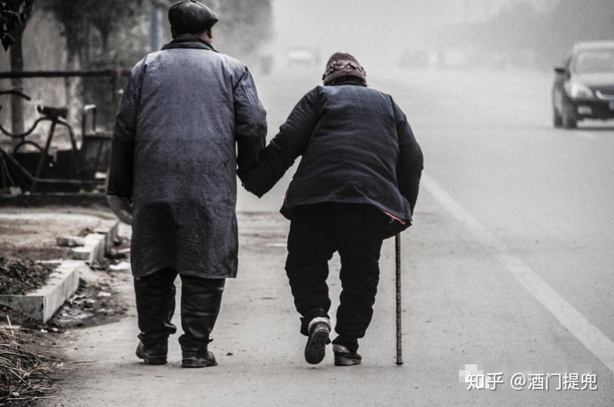 至于想要分手的情侣,也别想着风平浪静地一拍两散.