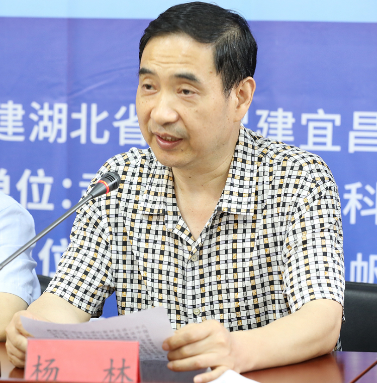 一级调研员赵国英,宜昌市民建企业家协会秘书长李梦林,会员郭永康