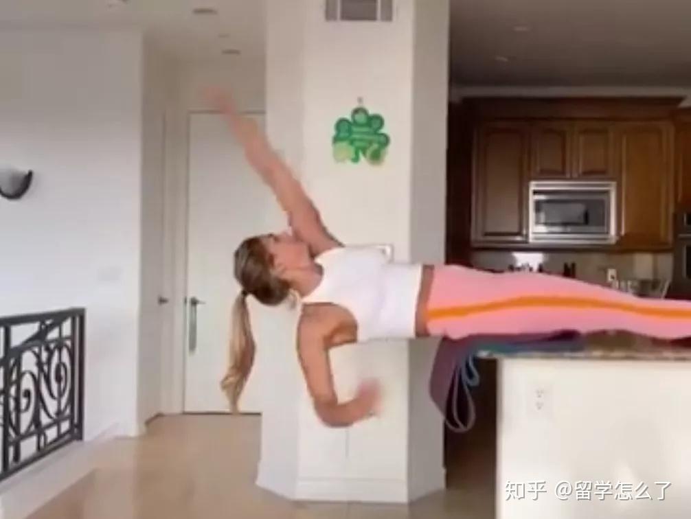 "你暑假干啥""家里蹲,吃了睡 睡了吃""啊?这么没追求?