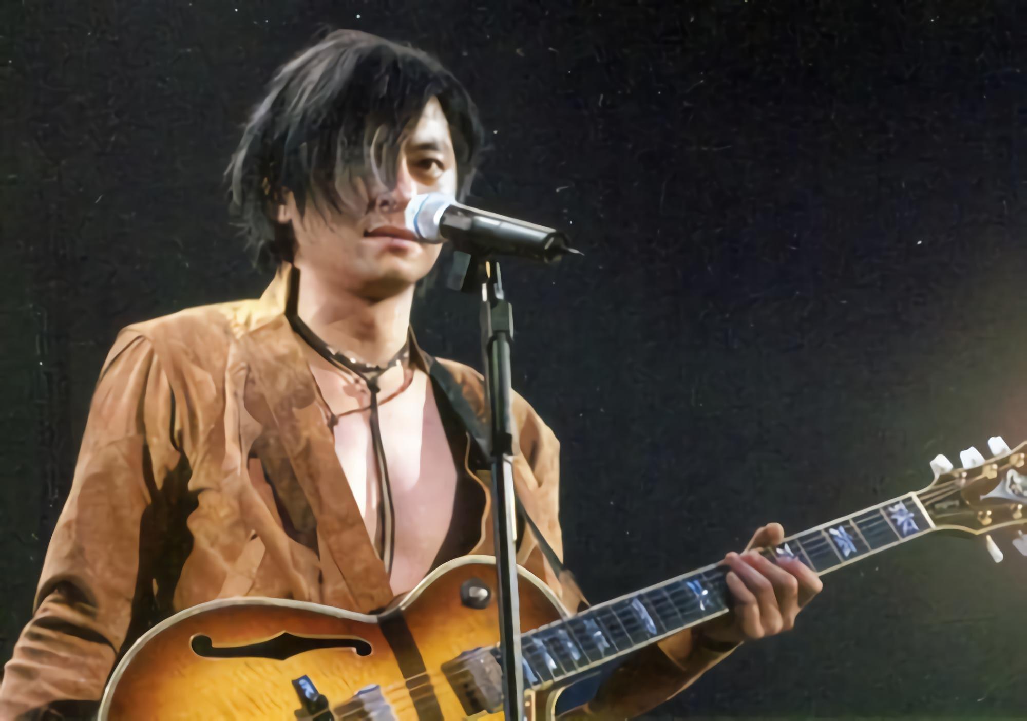 2007年,王杰和英皇的10年合约还剩2年到期,因为之前的不愉快,加之英皇