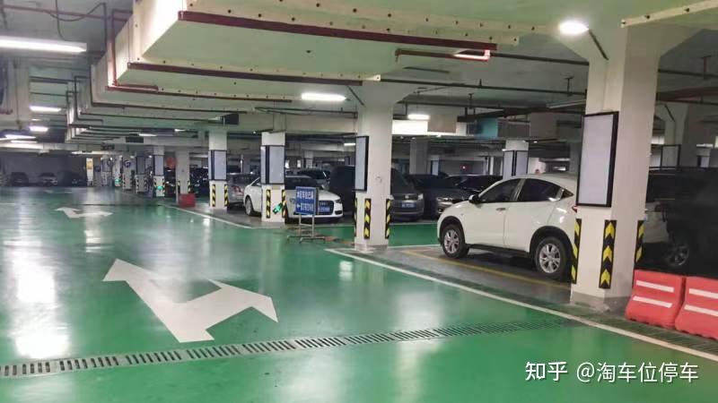 場停好車,然後停車場免費接送到機場,現在很多都是通過淘車位平臺預約