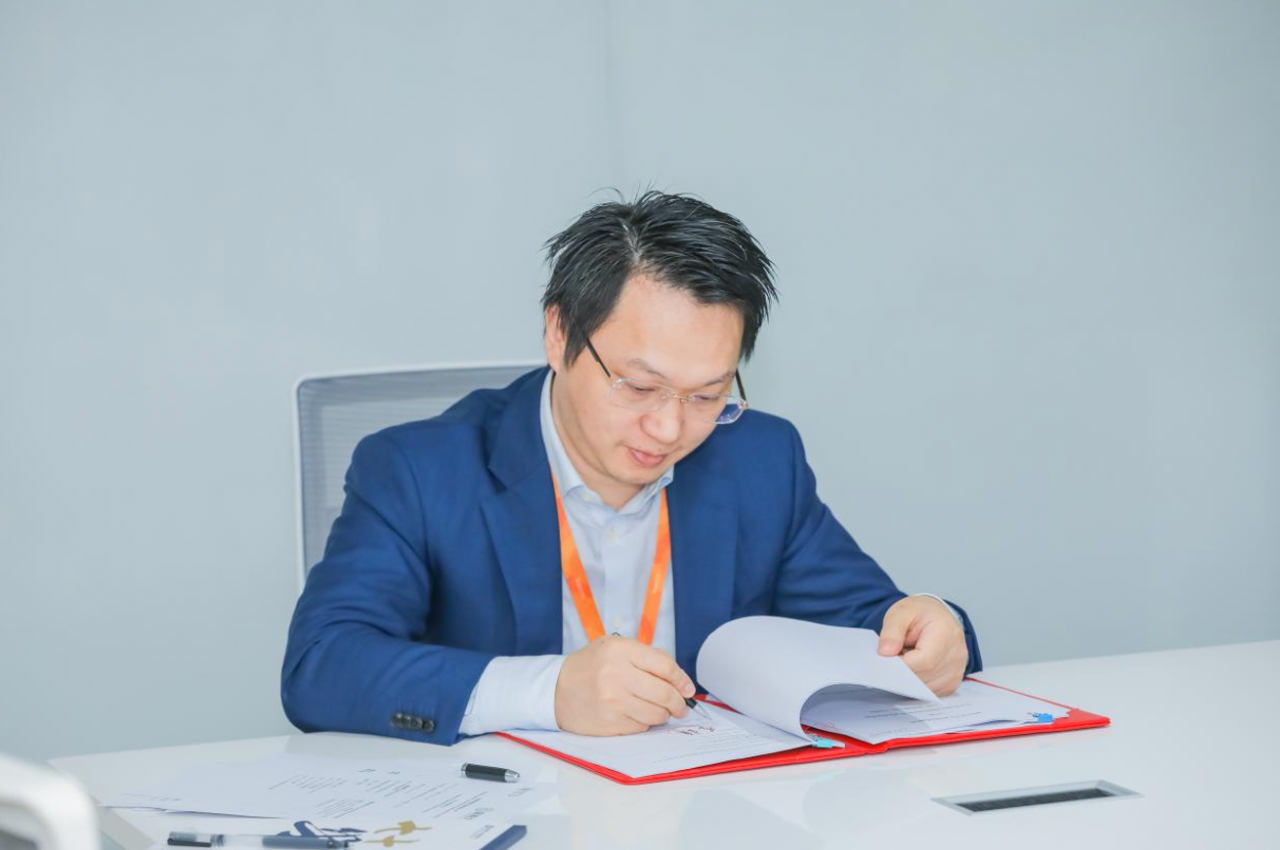 高顿教育董事长李锋先生,国际科技大学校长陈耀军先生(yau-gene chan)