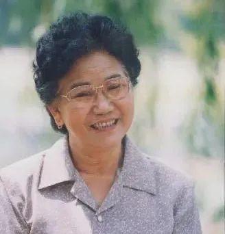赵丽蓉:中国第一位小品女皇,因一句台词识破潜伏间谍,72岁自备寿衣,临终前为巩汉林留一句忠告 - 知乎