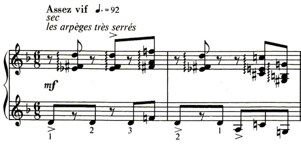 拍号发生两次变化,首先变化为3/8拍,表示以八分音符为一拍,每小节3拍
