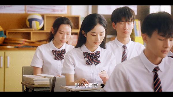 33岁赵丽颖穿校服气质满满这位大龄学姐造型你打几分