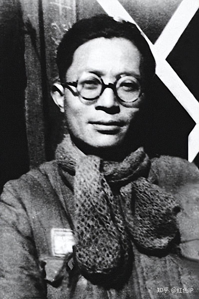 王莘"五星红旗迎风飘扬胜利歌声多么响亮……"歌词和旋律同时在王莘的