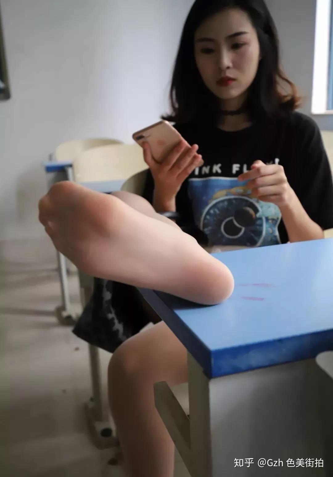 给小师妹拍几张留作纪念