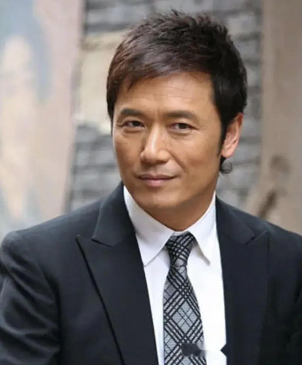 三哥苗侨伟年轻时长相普通越老越儒雅真是帅了一辈子的男人