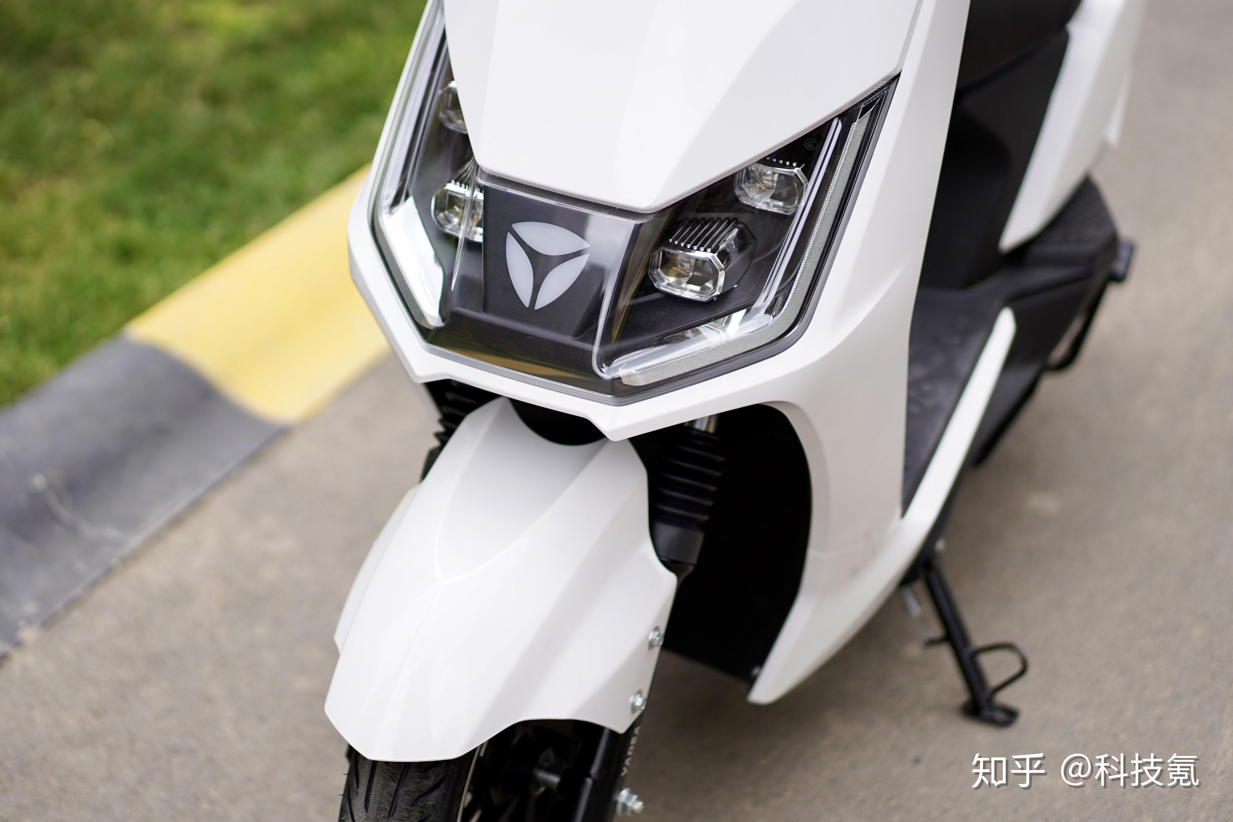 雅迪冠能t5上路实测百公里长续航再也不担心续航和堵车