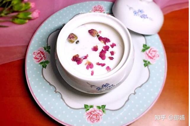 四,玫瑰花牛奶炖燕窝