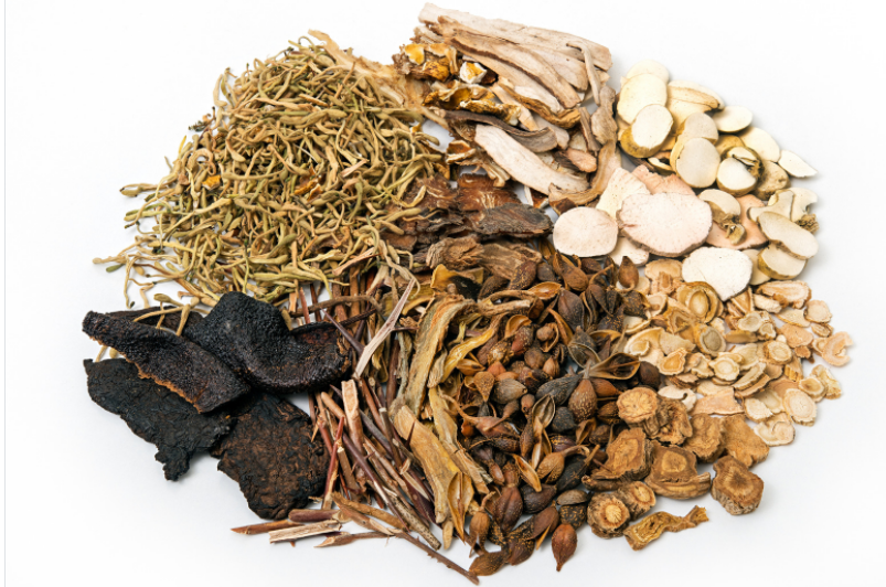 我给你开一副中药的方子,你照方抓药,把这中药磨成粉,拿着这中药粉