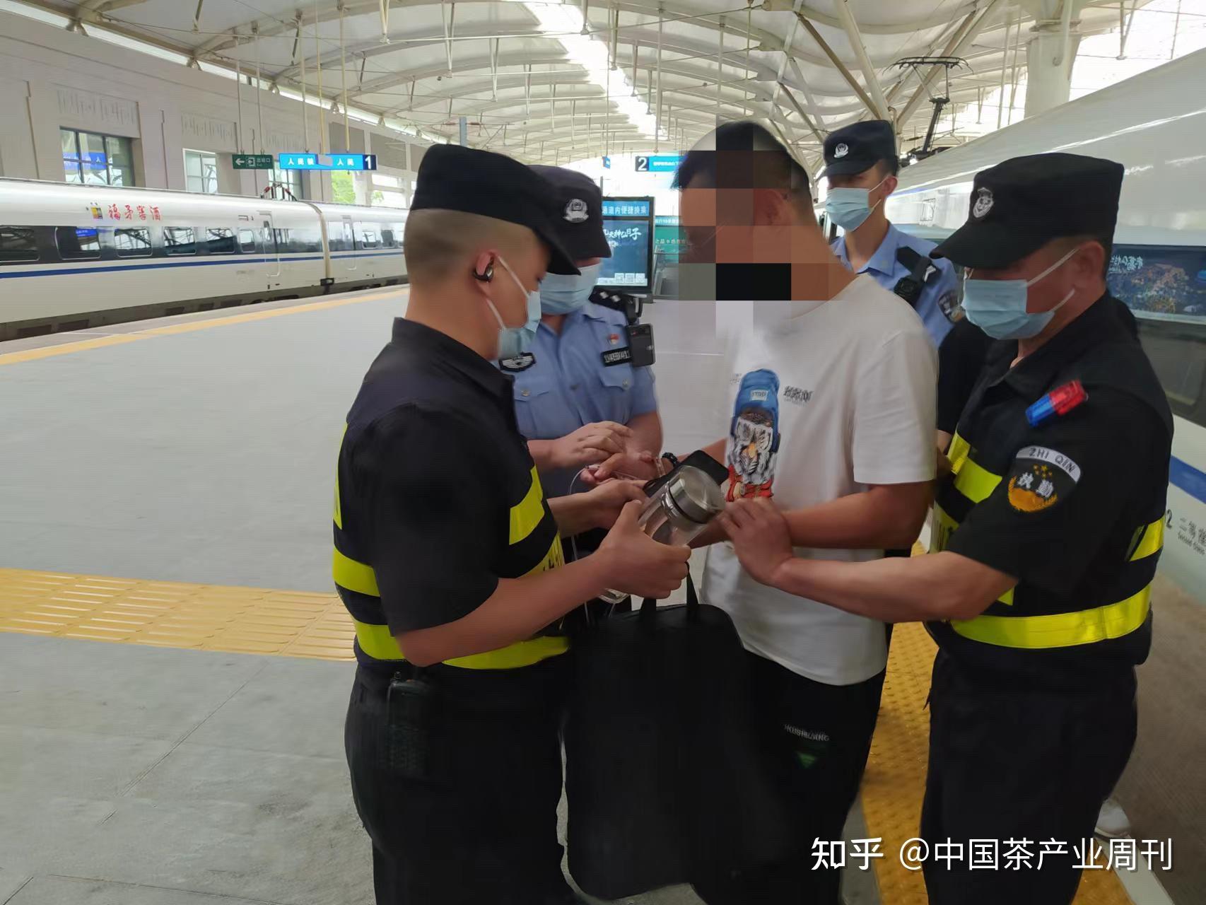 台湾警方再破求职诈骗案 攻3据点救2人逮捕3名嫌犯_凤凰网视频_凤凰网