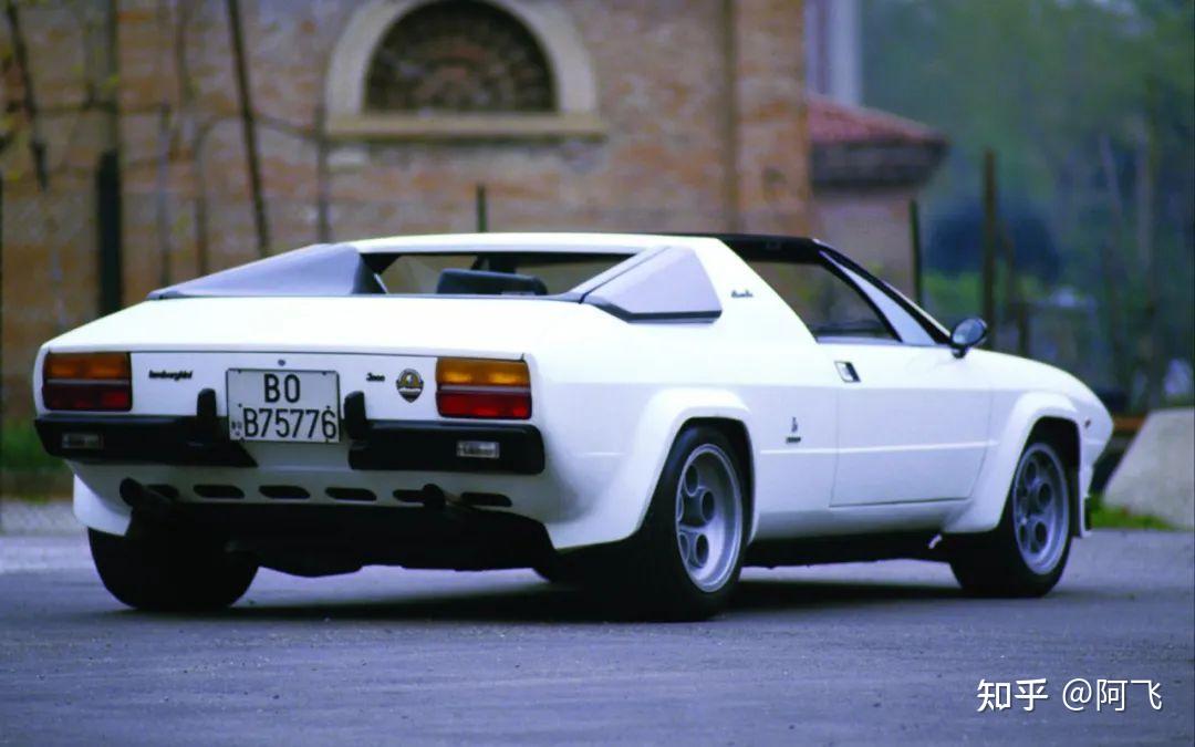 兰博基尼silhouette是这家意大利汽车品牌历史上推出的第一款targa半