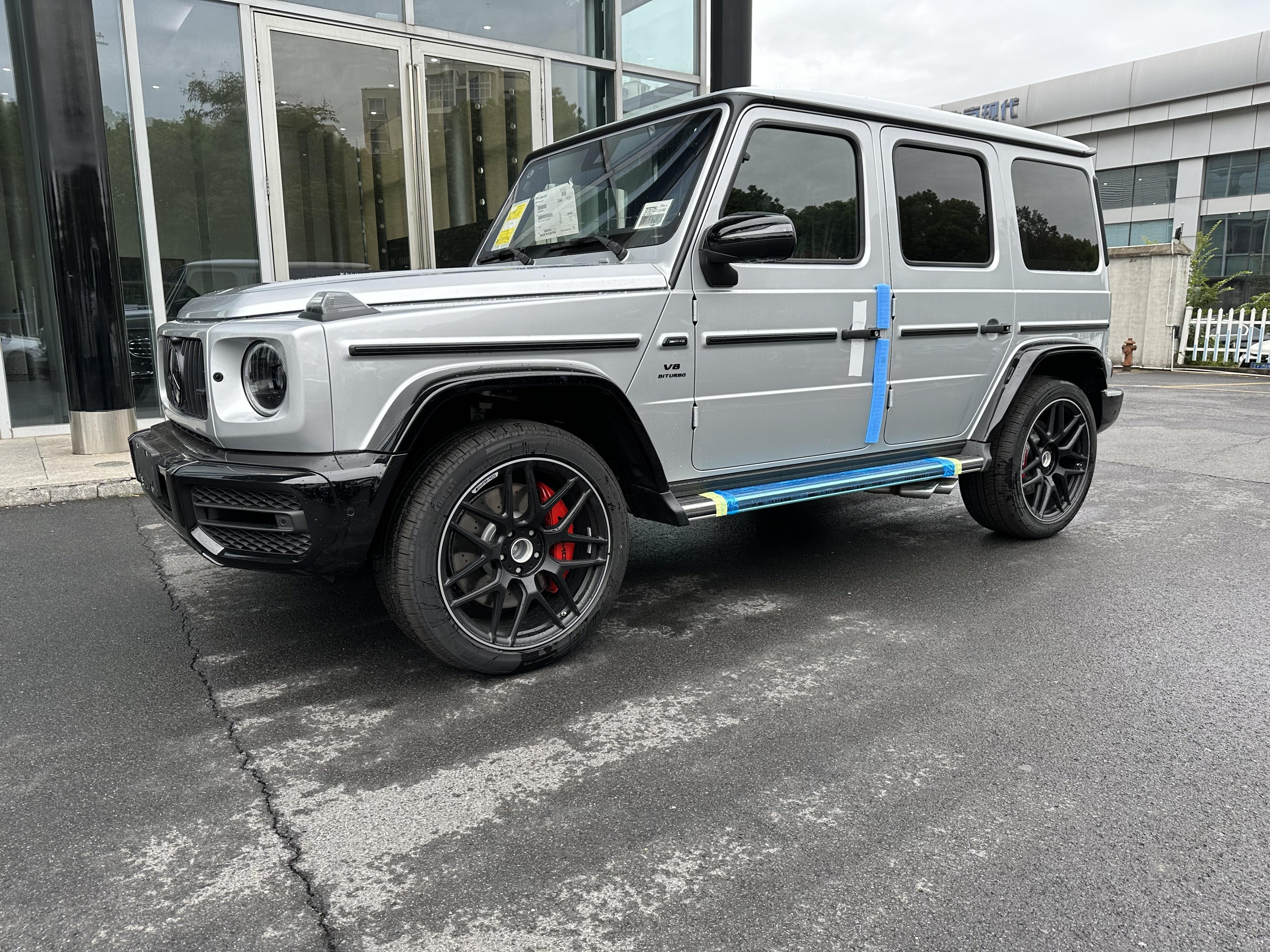 加40万提的奔驰g63,铱银车身很显气质,落地340多万了 - 知乎