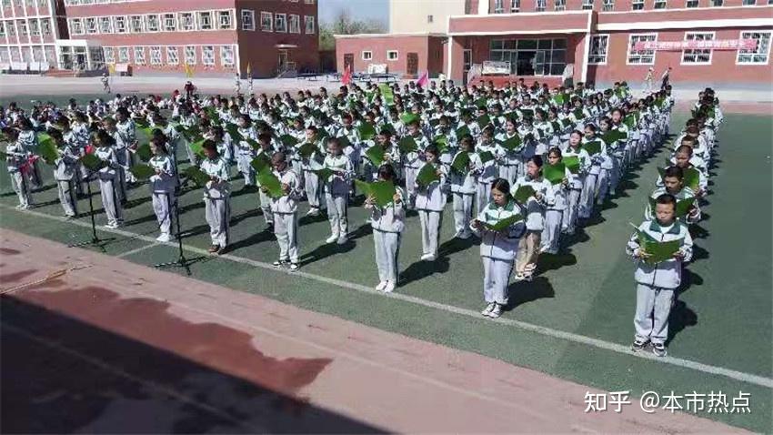 本市热点新疆博乐市第五中学第29届春季运动会开幕式