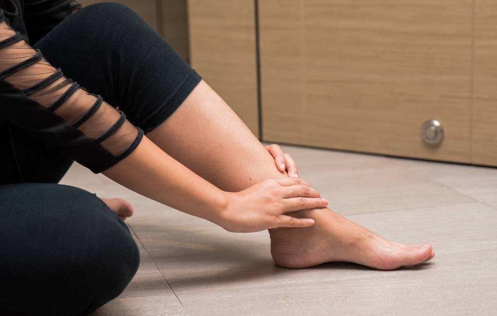 睡觉时腿抽筋你以为只是缺钙这5种情况千万不能忽视