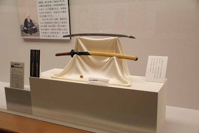 压切长谷部种类:打刀锻造者:长谷部派·长谷部国重.