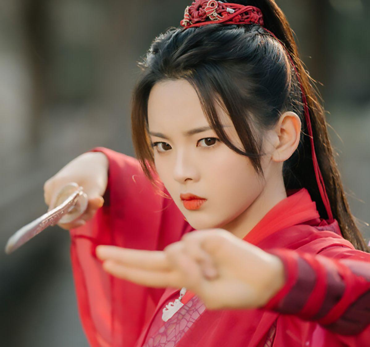 你觉得杨超越在《且听凤鸣》中的表现怎么样?