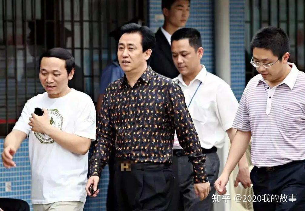 这一年,许家印许老板何以从风光无限跌落到万劫不复之地步呢? - 知乎
