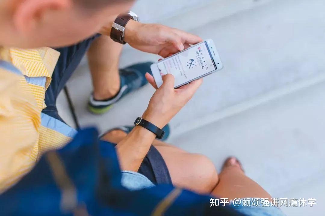 如何让孩子戒网瘾 v2-7b68e4bfcca214d19085a97846621b31_r.jpg