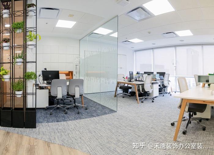收集整理精美的白色办公室装修设计图片以及白色办公室装修设计布局