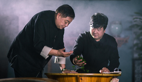 对话炒茶人传承龙井韵戚国伟