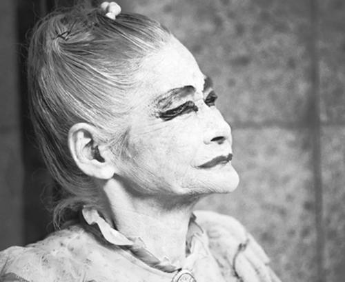 日本最老妓女卖身50年被抓22次混乱一生只为等待一个永不回来的嫖客