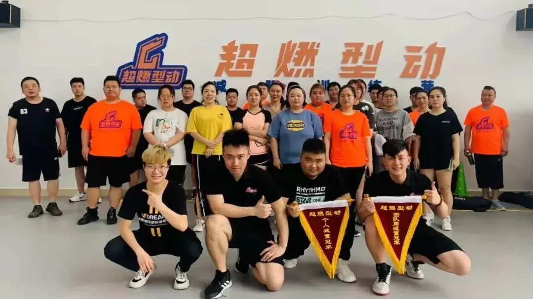 带队徐尚教练一直有耐心的开导,鼓励,帮助黄鑫纠正训练问题和调整教学