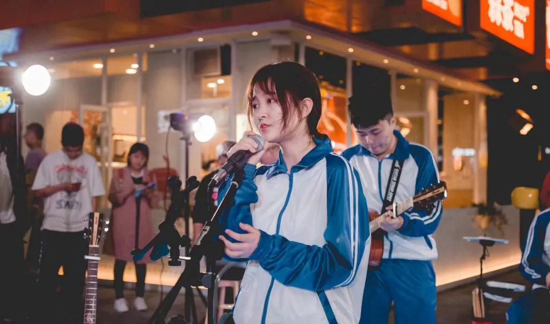 无忧专访 | 蓝光乐队:成为"初恋",纯属意外 - 知乎