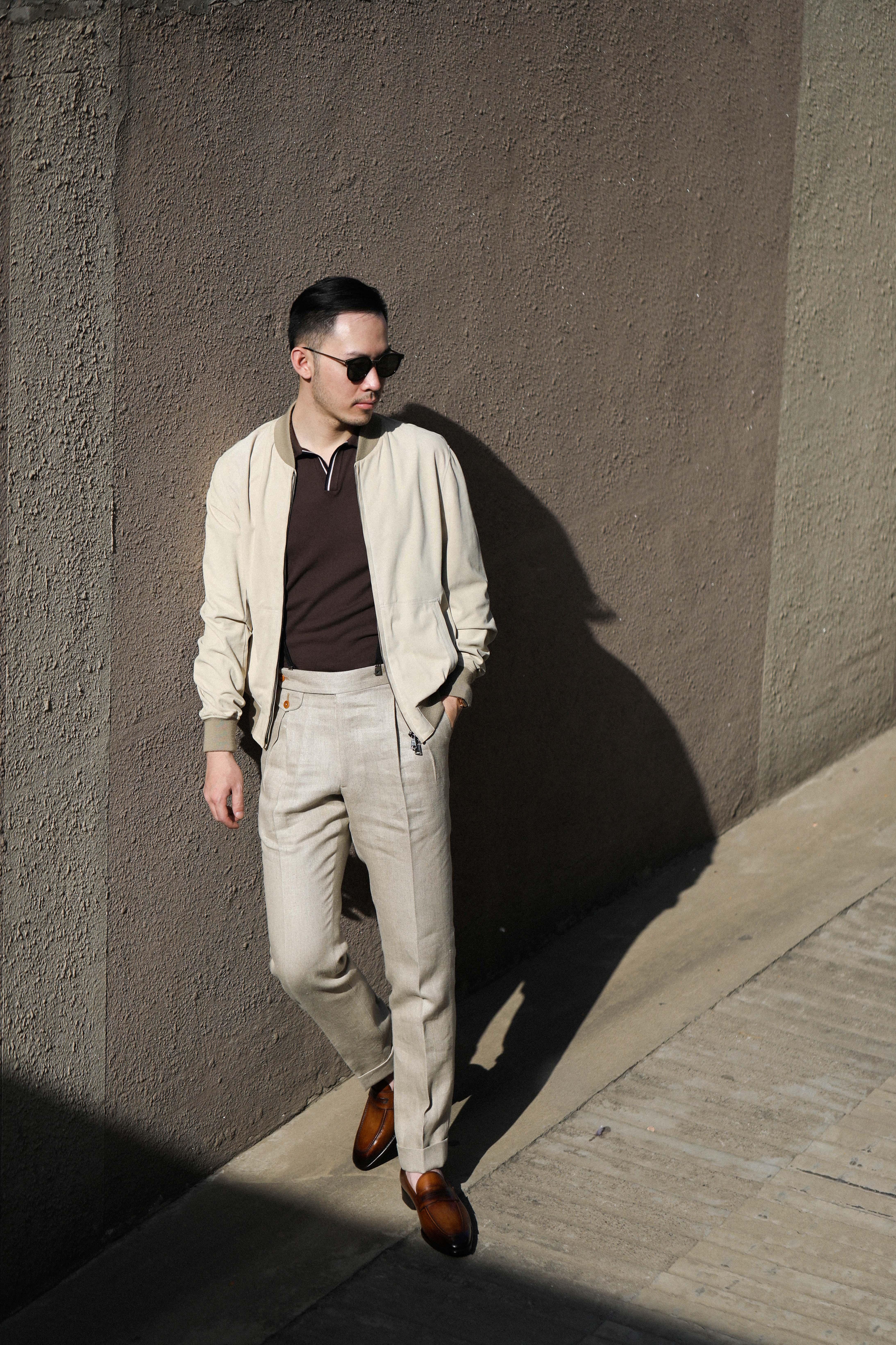 夏天来了有品位的绅士怎么穿无里衬皮夹克短t休闲西裤再搭配高端手工