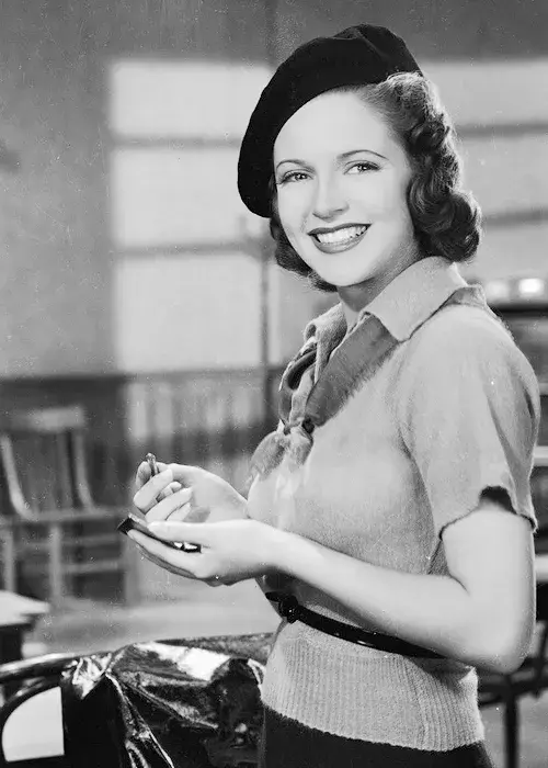 女神系列之从毛衣女孩到蛇蝎美人拉娜特纳