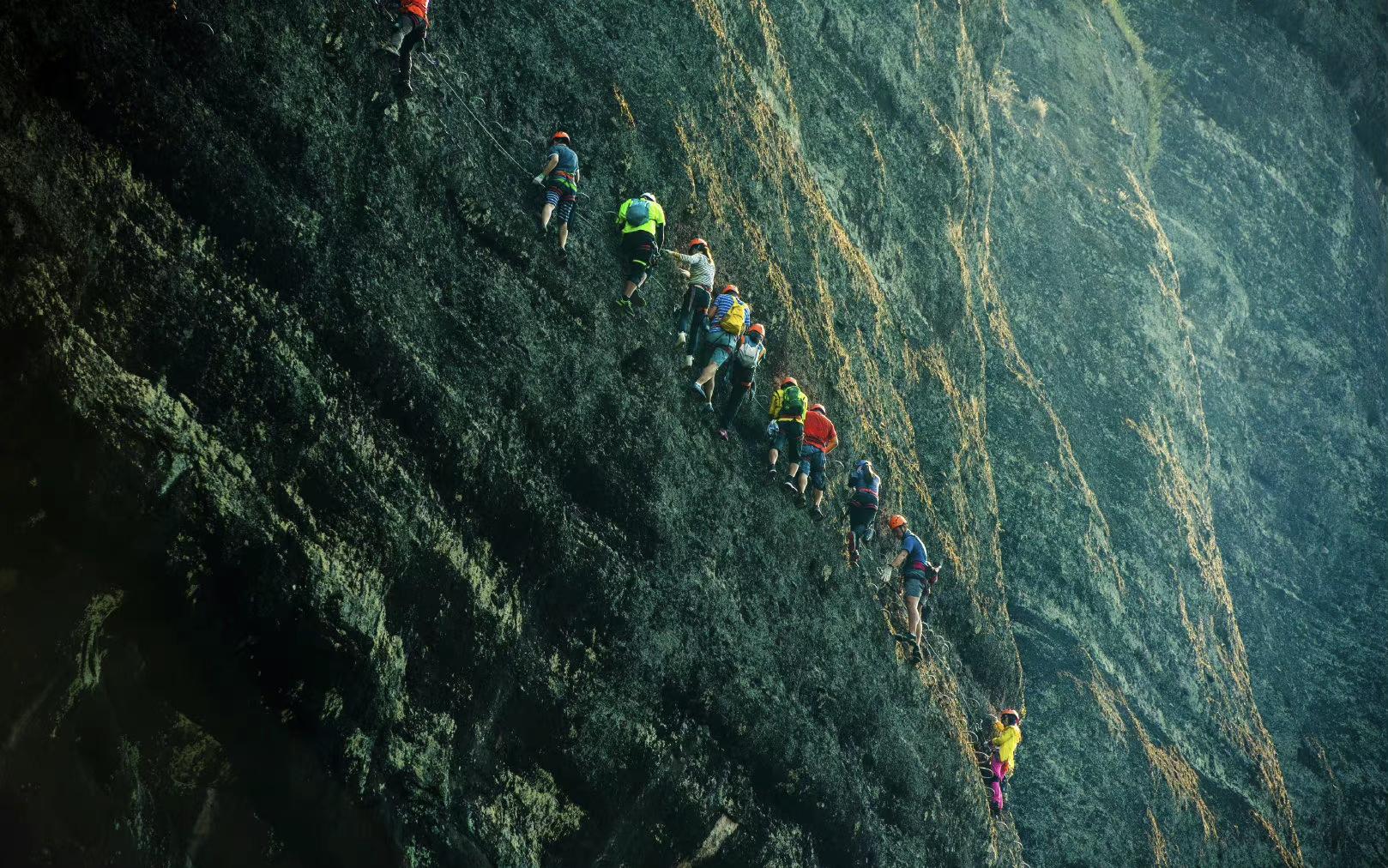 中国最美的飞拉达，脚下是200米的深渊，刺激如悬崖上的舞蹈 - 知乎