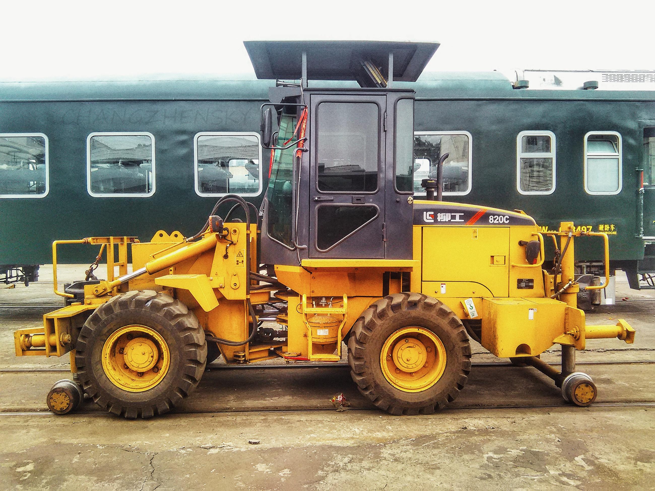 实际还是柳工机械820c型轮胎式装载机改装产物! - 知乎