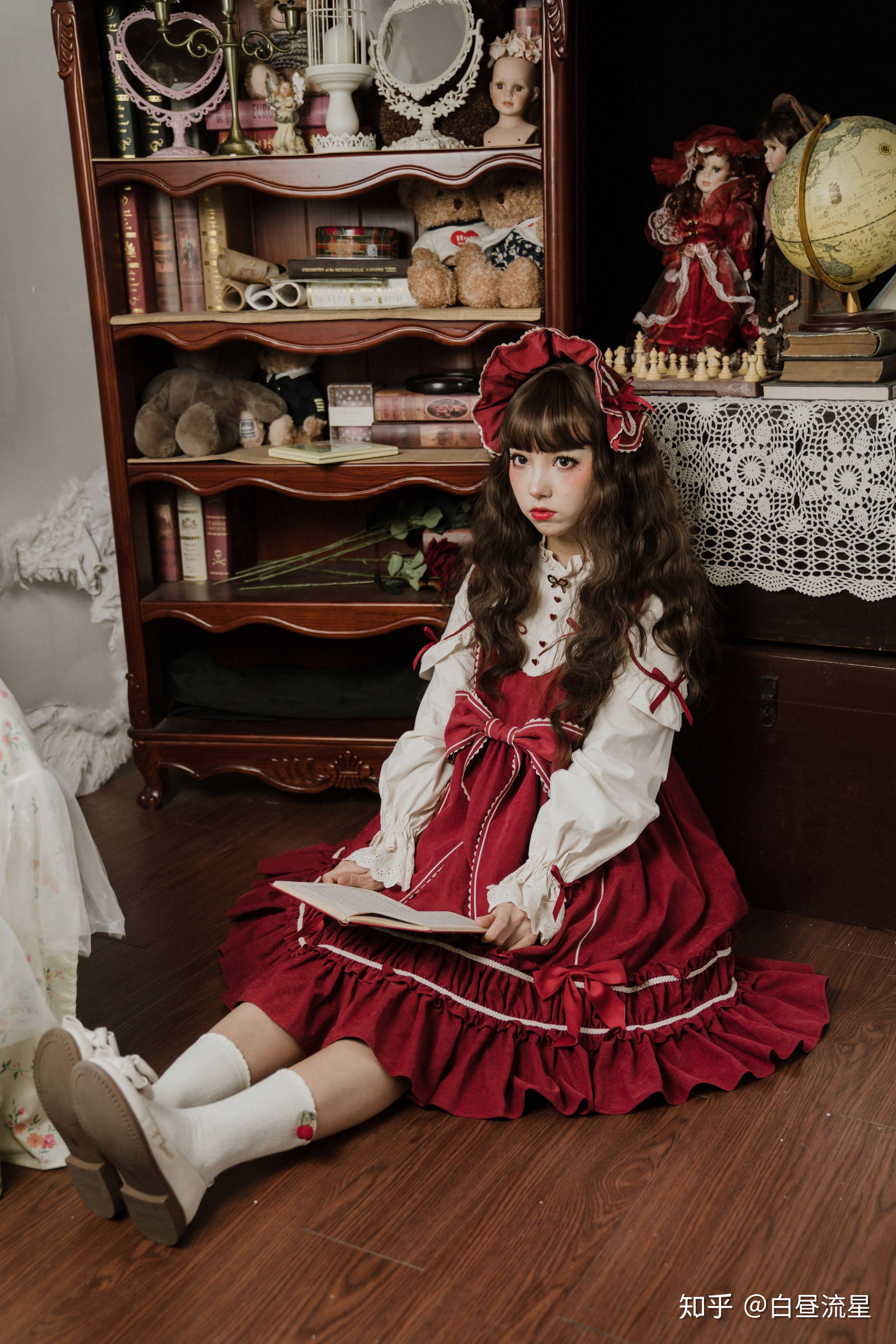 lolita萌新入坑,有什么适合过年穿的红色系的小裙子推荐吗? - 知乎