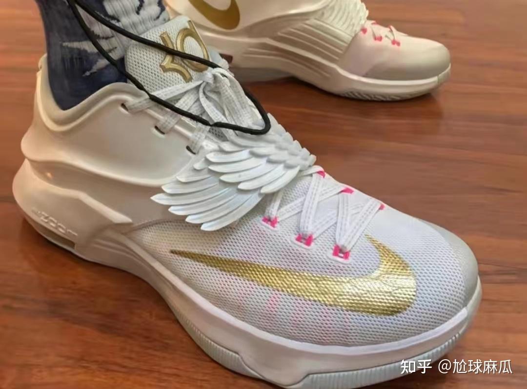 kd7 aunt pearl这双鞋我认为是杜兰特前7代中颜值最高的一双.