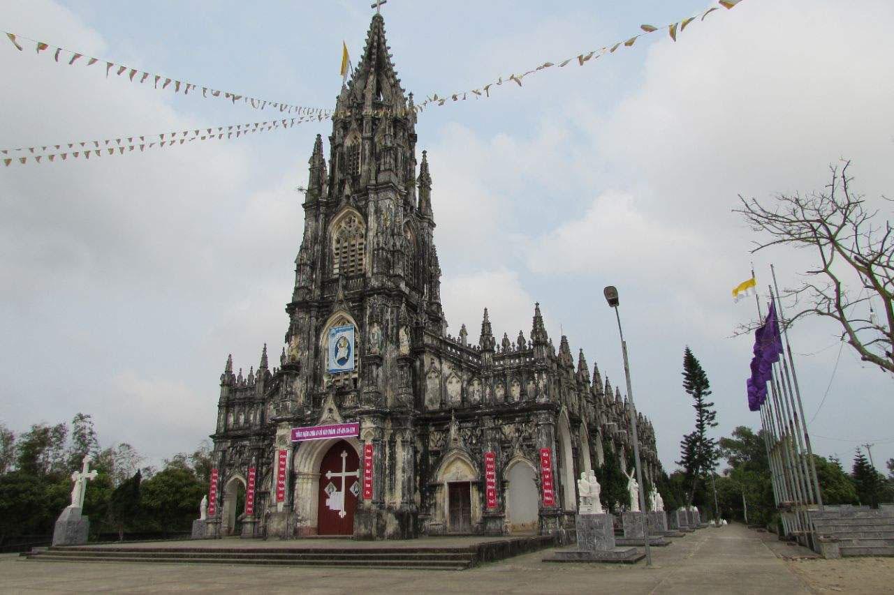 它是河内有名的大教堂如今的沧桑是曾经辉煌的成绩