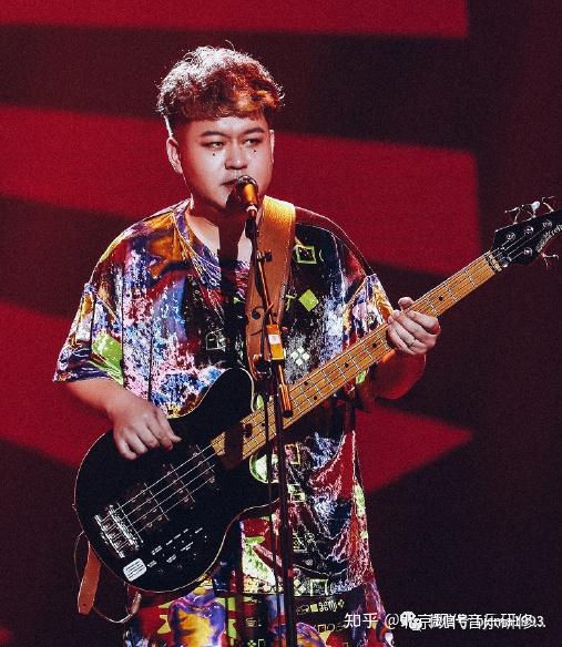 主唱兼电吉他 张旸"水果星球乐团"主唱兼键盘 李润祺"气运联盟"吉他